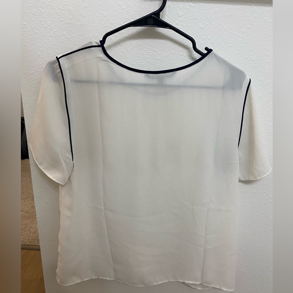 Women’s Banana Republic white blouse. Size small.